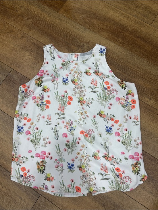 Other - DALIA Woman’s White Floral Sleeveless Camisole Top. Size XL